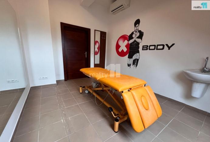 Pronájem obchodního prostoru, Karlovy Vary - Dvory, Chebská, 12 m2
