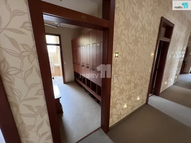 Pronájem obchodního prostoru, Karlovy Vary - Dvory, Chebská, 12 m2