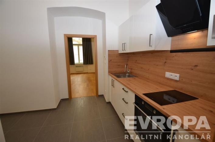 Pronájem bytu 1+1, Praha - Žižkov, Seifertova, 38 m2