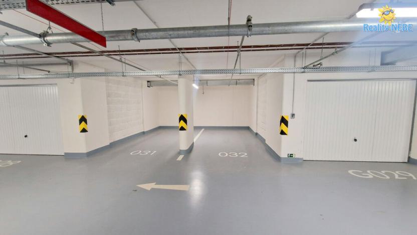 Pronájem garážového stání, Praha - Háje, Výstavní, 20 m2