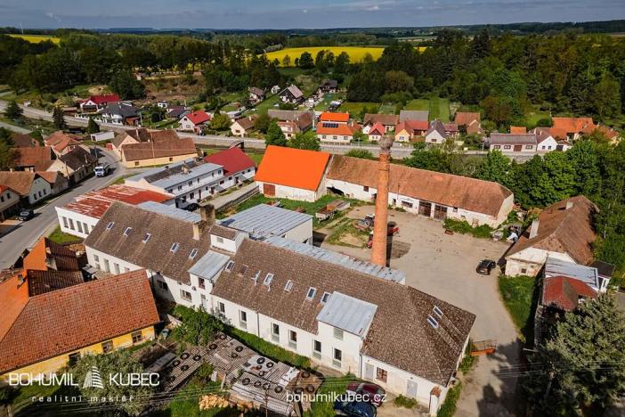 Pronájem zemědělského objektu, Budislav, 1376 m2