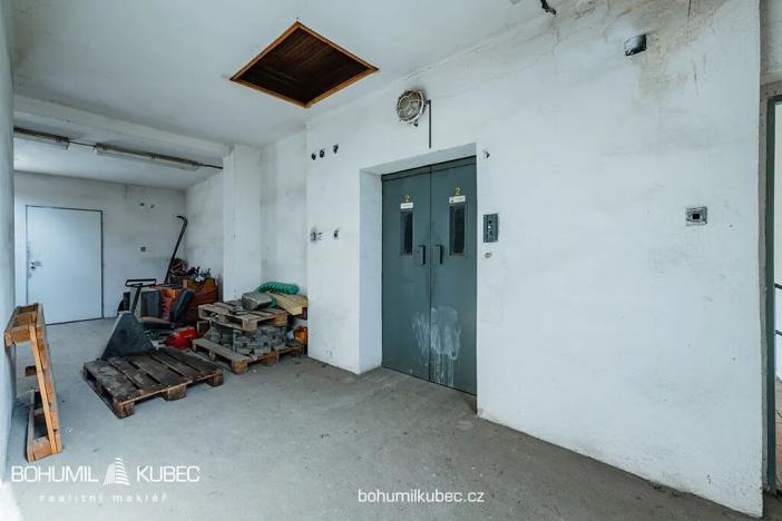 Pronájem zemědělského objektu, Budislav, 1376 m2