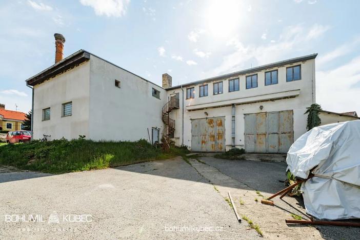 Pronájem zemědělského objektu, Budislav, 1376 m2