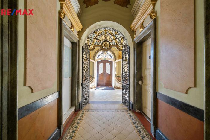 Pronájem historického objektu, Hradec Králové, Tomkova, 1502 m2