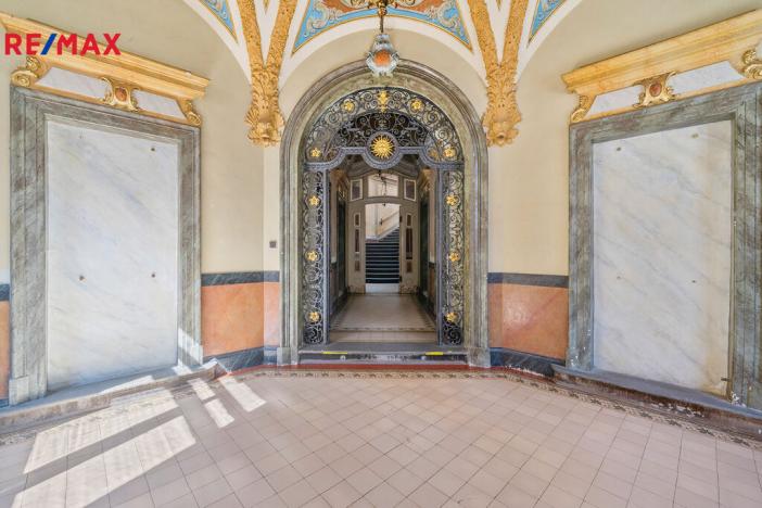 Pronájem historického objektu, Hradec Králové, Tomkova, 1502 m2