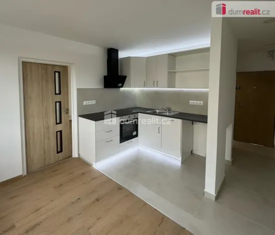 Pronájem bytu 1+1, Ústí nad Labem - Severní Terasa, Glennova, 35 m2