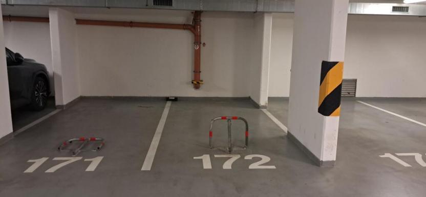 Prodej garážového stání, Praha - Strašnice, Názovská, 11 m2