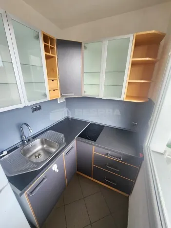 Pronájem bytu 1+kk, Praha - Prosek, Veltruská, 36 m2