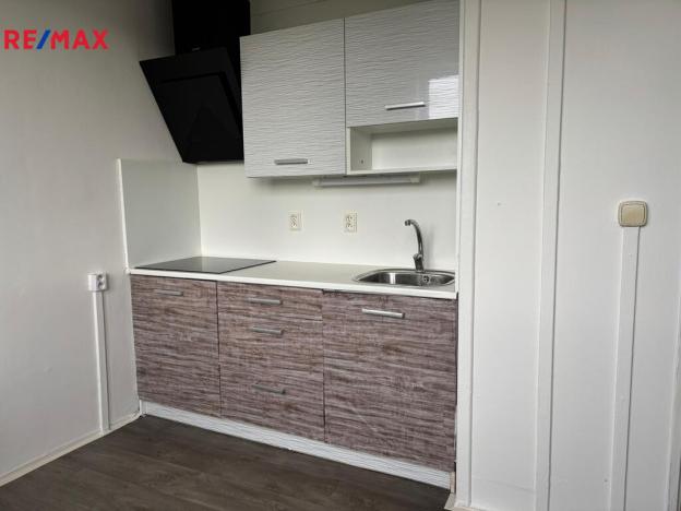 Pronájem bytu 1+1, Hradec Králové - Nový Hradec Králové, třída Edvarda Beneše, 41 m2