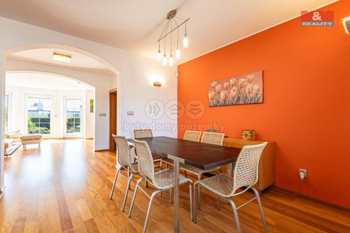 Prodej rodinného domu, Veltrusy, U Stadionu, 180 m2