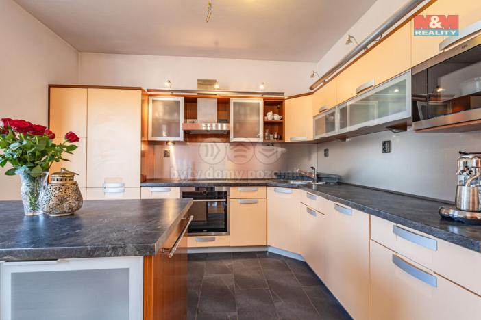 Prodej rodinného domu, Veltrusy, U Stadionu, 180 m2