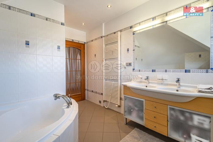 Prodej rodinného domu, Veltrusy, U Stadionu, 180 m2