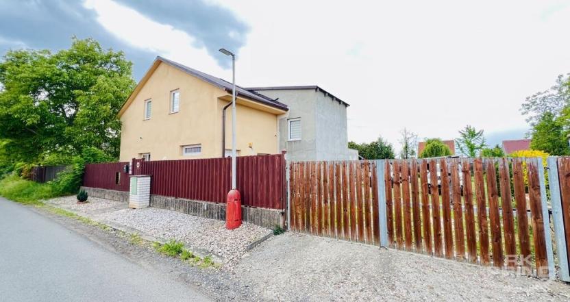 Prodej rodinného domu, Tišice, Luční, 240 m2