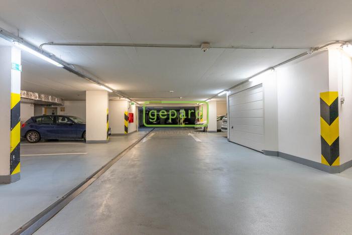 Prodej garážového stání, Praha - Hostivař, náměstí Přátelství, 25 m2