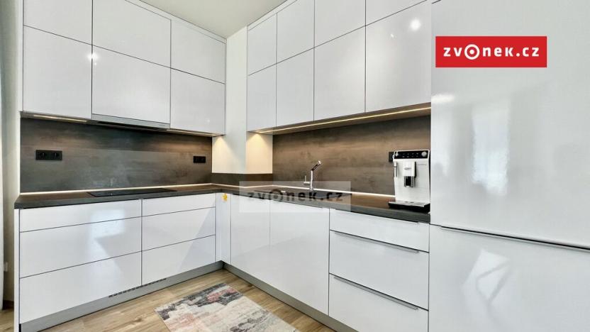 Prodej bytu 2+kk, Zlín - Malenovice, třída Svobody, 66 m2