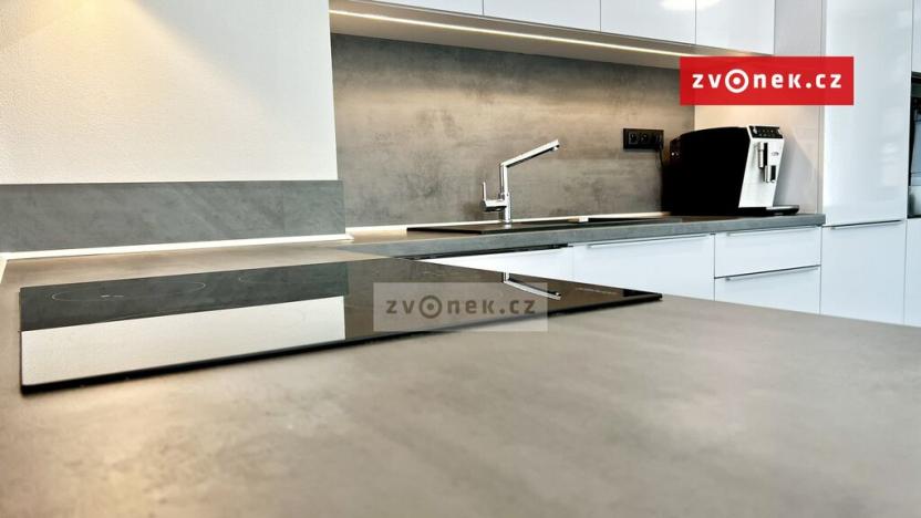 Prodej bytu 2+kk, Zlín - Malenovice, třída Svobody, 66 m2