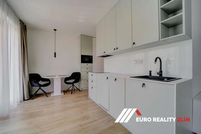Pronájem bytu 1+kk, Zlín, Sadová, 46 m2