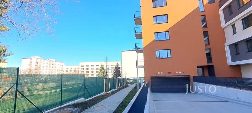 Pronájem garážového stání, Písek, Pražská, 12 m2