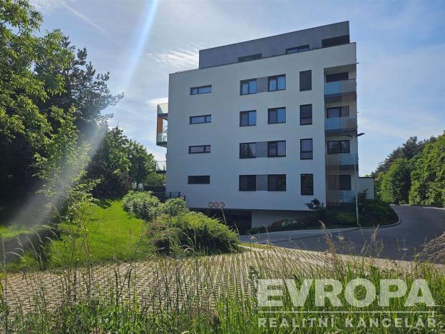 Pronájem bytu 1+kk, Praha - Malešice, Azzoniho, 37 m2