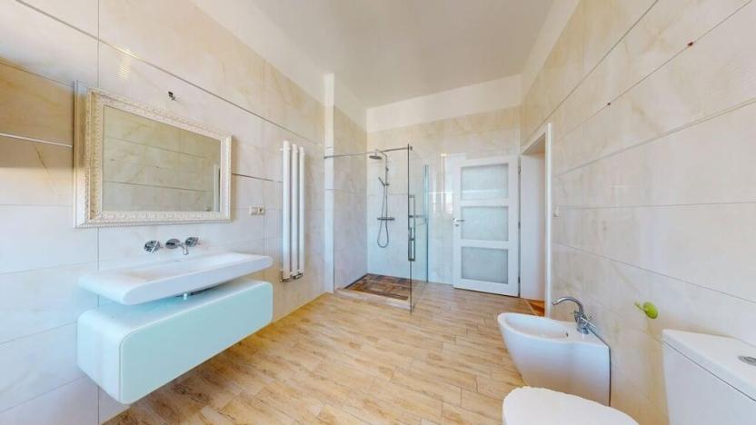 Prodej bytu 2+kk, Karlovy Vary, Svahová, 77 m2