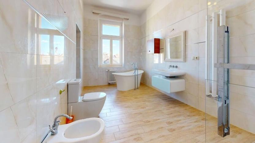 Prodej bytu 2+kk, Karlovy Vary, Svahová, 77 m2