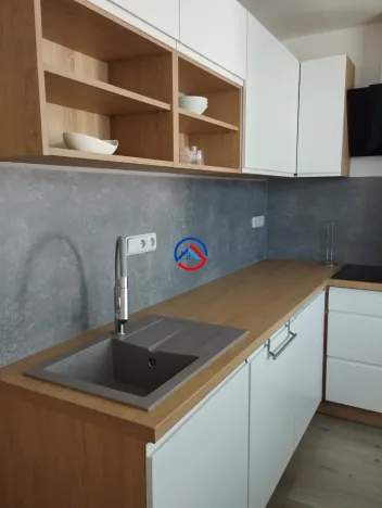 Pronájem bytu 2+1, Olomouc, Varšavské nám., 58 m2