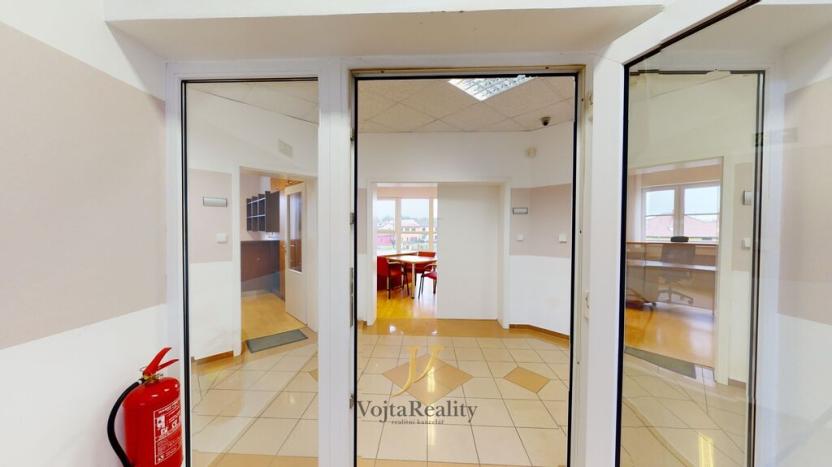 Pronájem kanceláře, Kožušany-Tážaly, 195 m2