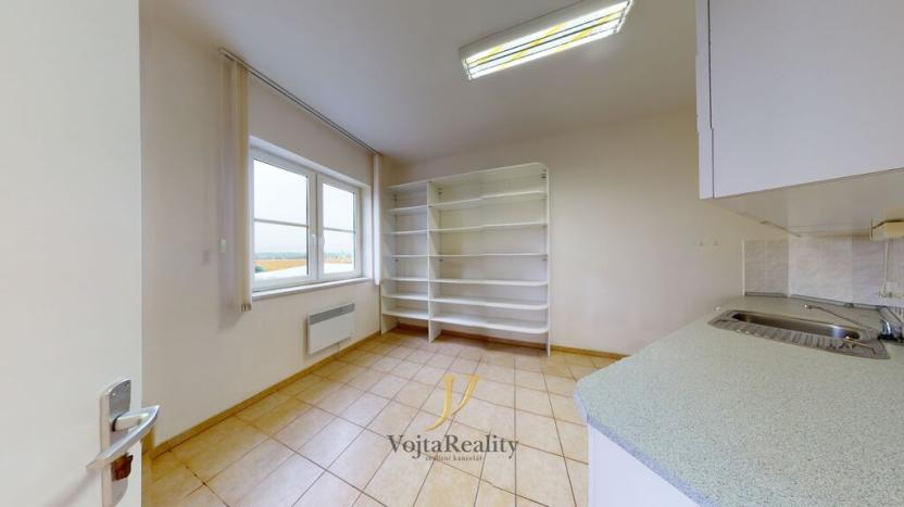 Pronájem kanceláře, Kožušany-Tážaly, 195 m2