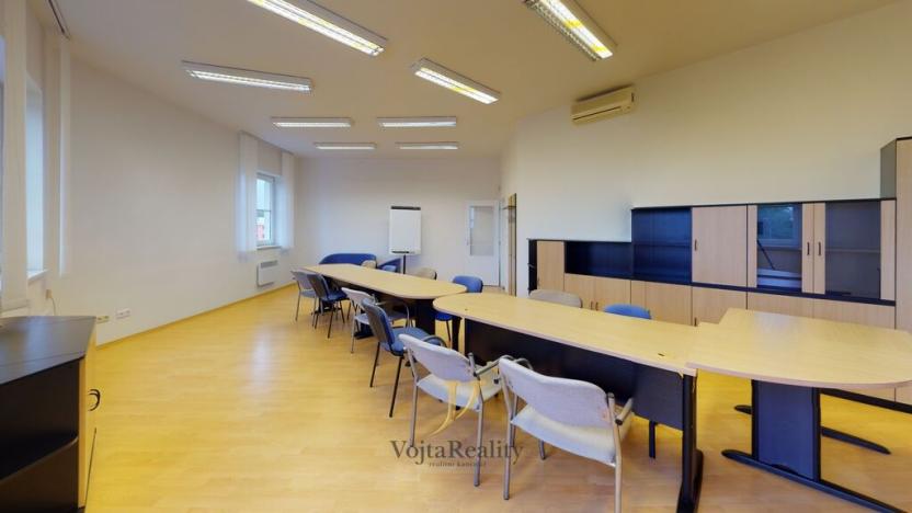 Pronájem kanceláře, Kožušany-Tážaly, 195 m2