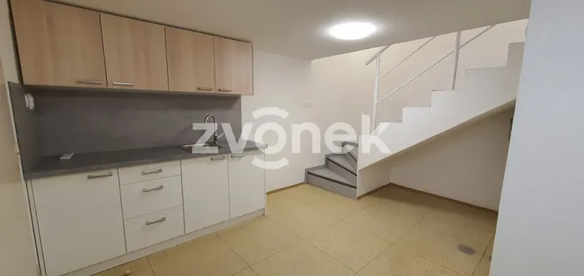 Pronájem obchodního prostoru, Zlín, Rašínova, 147 m2