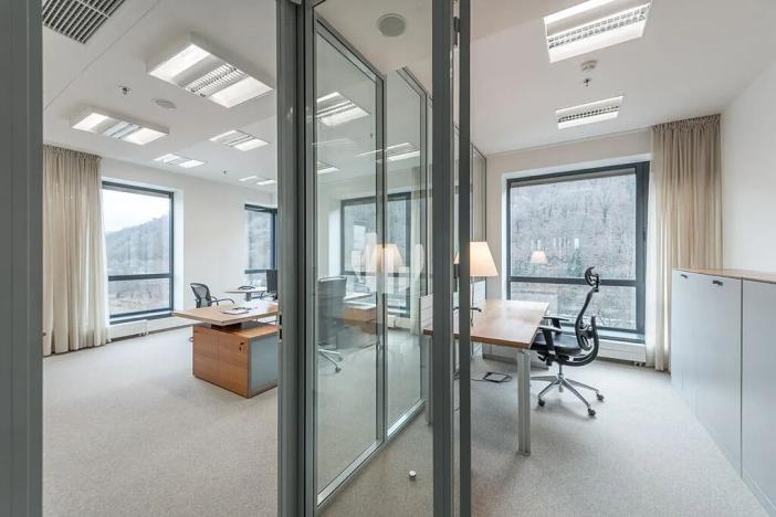 Pronájem kanceláře, Praha - Karlín, Pernerova, 595 m2