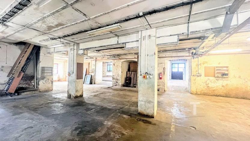 Pronájem komerční nemovitosti, Lhota Rapotina, 1000 m2