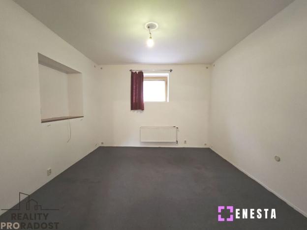 Pronájem skladu, Praha - Velká Chuchle, Dostihová, 27 m2