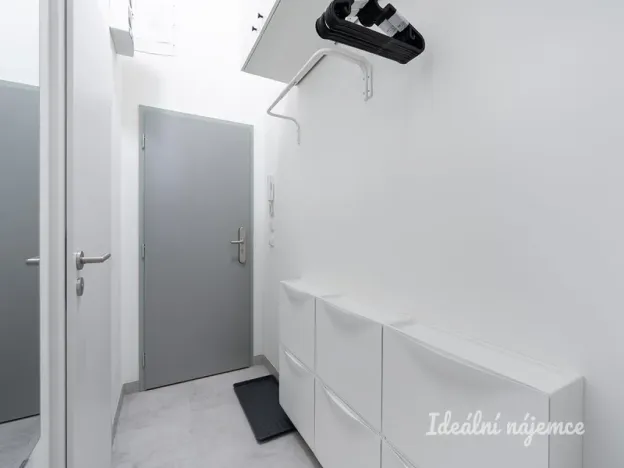 Pronájem bytu 1+kk, Praha - Kyje, Za černým mostem, 25 m2