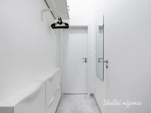 Pronájem bytu 1+kk, Praha - Kyje, Za černým mostem, 25 m2