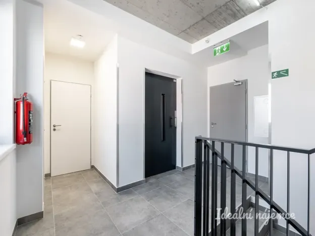 Pronájem bytu 1+kk, Praha - Kyje, Za černým mostem, 25 m2