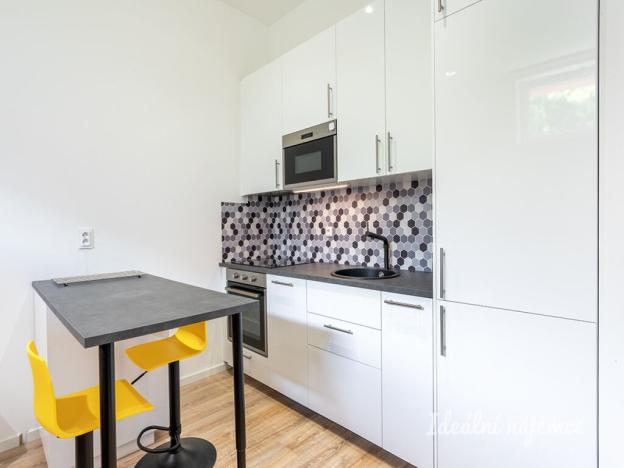 Pronájem bytu 1+kk, Praha - Černý Most, Rudolfa Holeky, 27 m2
