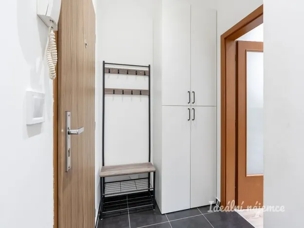 Pronájem bytu 1+kk, Praha - Černý Most, Rudolfa Holeky, 27 m2