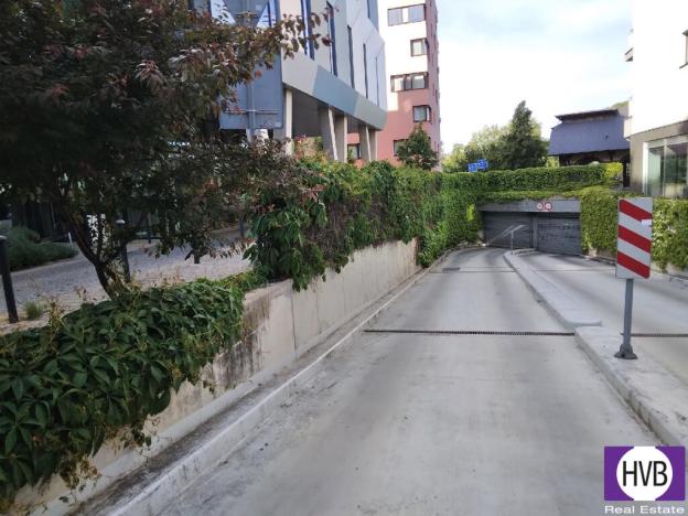 Prodej garážového stání, Praha - Holešovice, Jankovcova, 18 m2