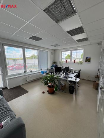 Pronájem kanceláře, Zlín - Malenovice, Šrámkova, 222 m2