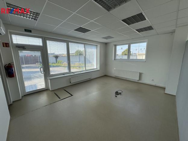 Pronájem kanceláře, Zlín - Malenovice, Šrámkova, 222 m2