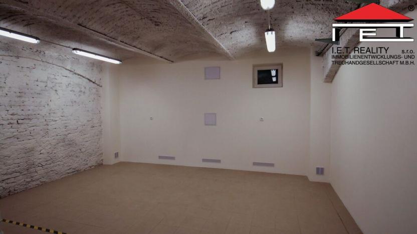 Pronájem skladu, Frýdek-Místek - Frýdek, Nádražní, 160 m2