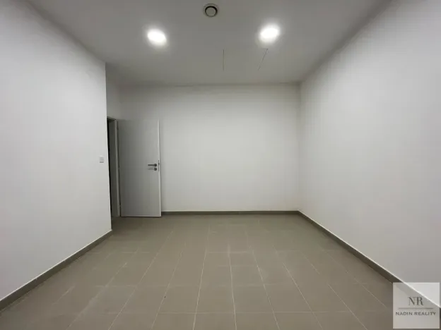Pronájem obchodního prostoru, Karlovy Vary, Sadová, 60 m2