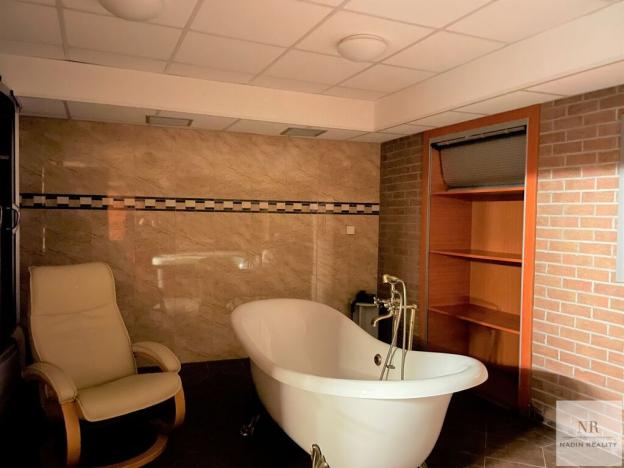 Pronájem obchodního prostoru, Karlovy Vary, Divadelní náměstí, 200 m2