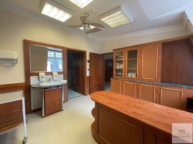 Pronájem obchodního prostoru, Karlovy Vary, Divadelní náměstí, 200 m2