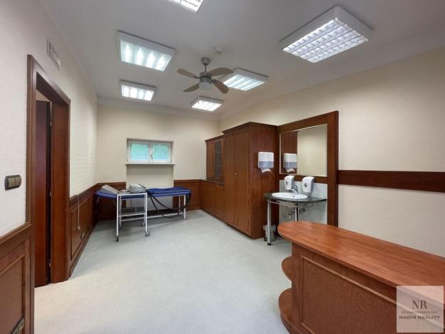 Pronájem obchodního prostoru, Karlovy Vary, Divadelní náměstí, 200 m2