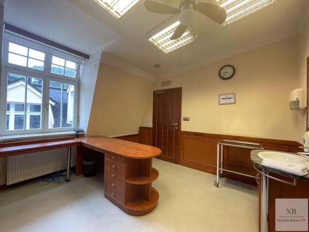 Pronájem obchodního prostoru, Karlovy Vary, Divadelní náměstí, 200 m2