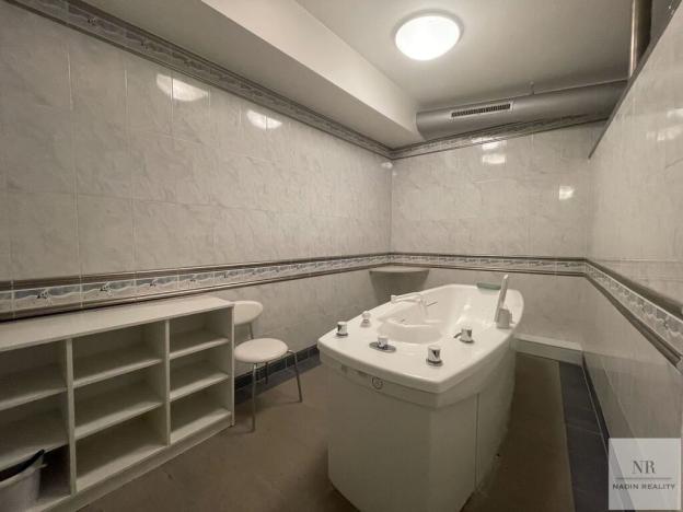 Pronájem obchodního prostoru, Karlovy Vary, Divadelní náměstí, 200 m2