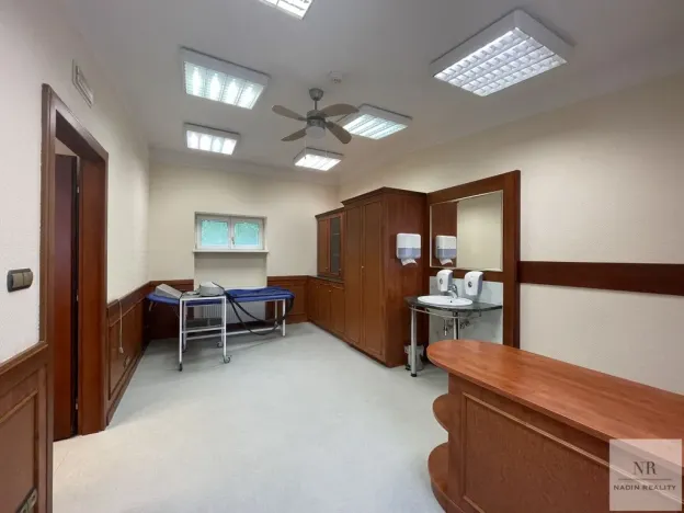 Pronájem obchodního prostoru, Karlovy Vary, Divadelní náměstí, 200 m2