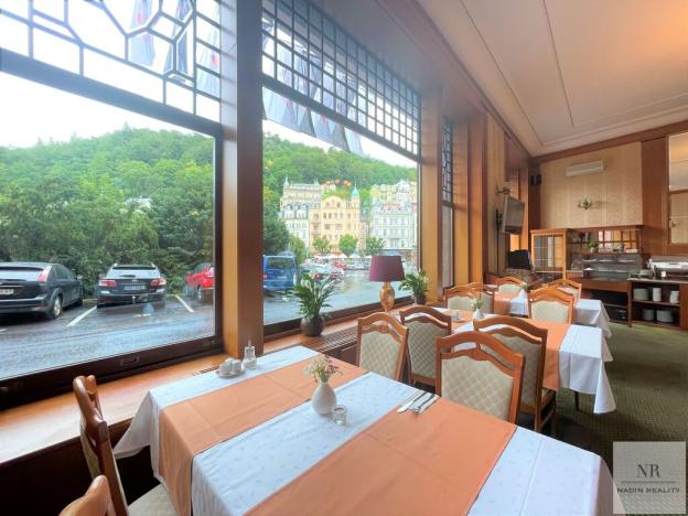 Pronájem obchodního prostoru, Karlovy Vary, Divadelní náměstí, 241 m2
